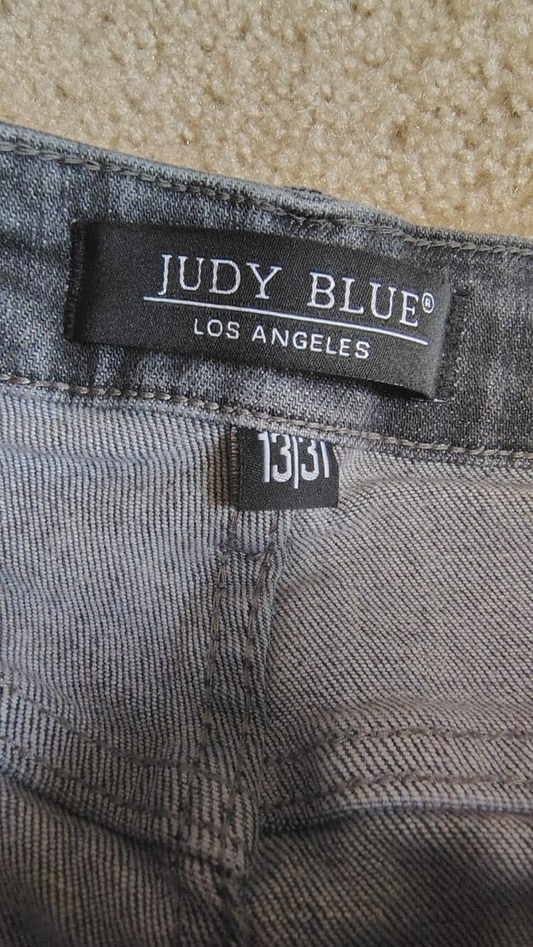 Judy Blues Distressed Jeans Size 31/31